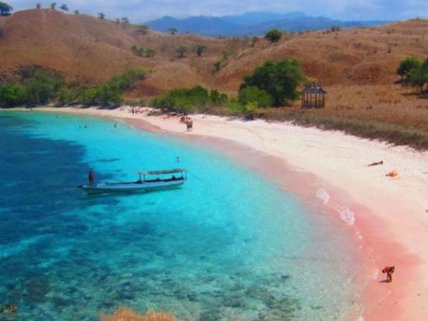 Snorkeling and lunch on the sand.